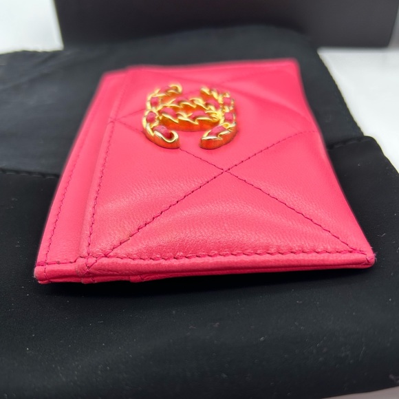 (SOLD) Chanel Lambskin Quilted Chanel 19 Card Holder Rose - Picture 9 of 16